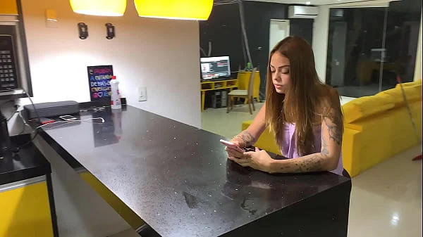 novinha transando com motoboy entregador depois de receber seu ido so de calcinha COMPLETO XVIDEOS RED